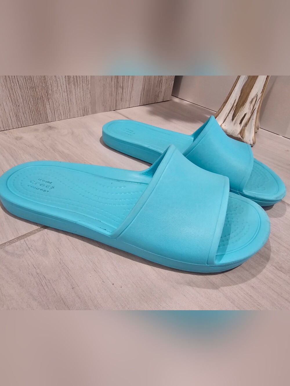 CROCS Women’s Aqua Blue Slide Sandals Size 6